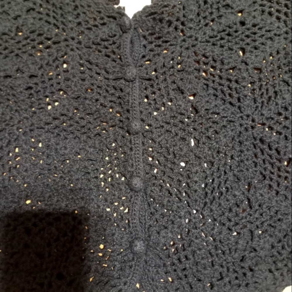 Forever 21 cropped crochet tank.  EUC.  Size small. - Picture 3 of 6